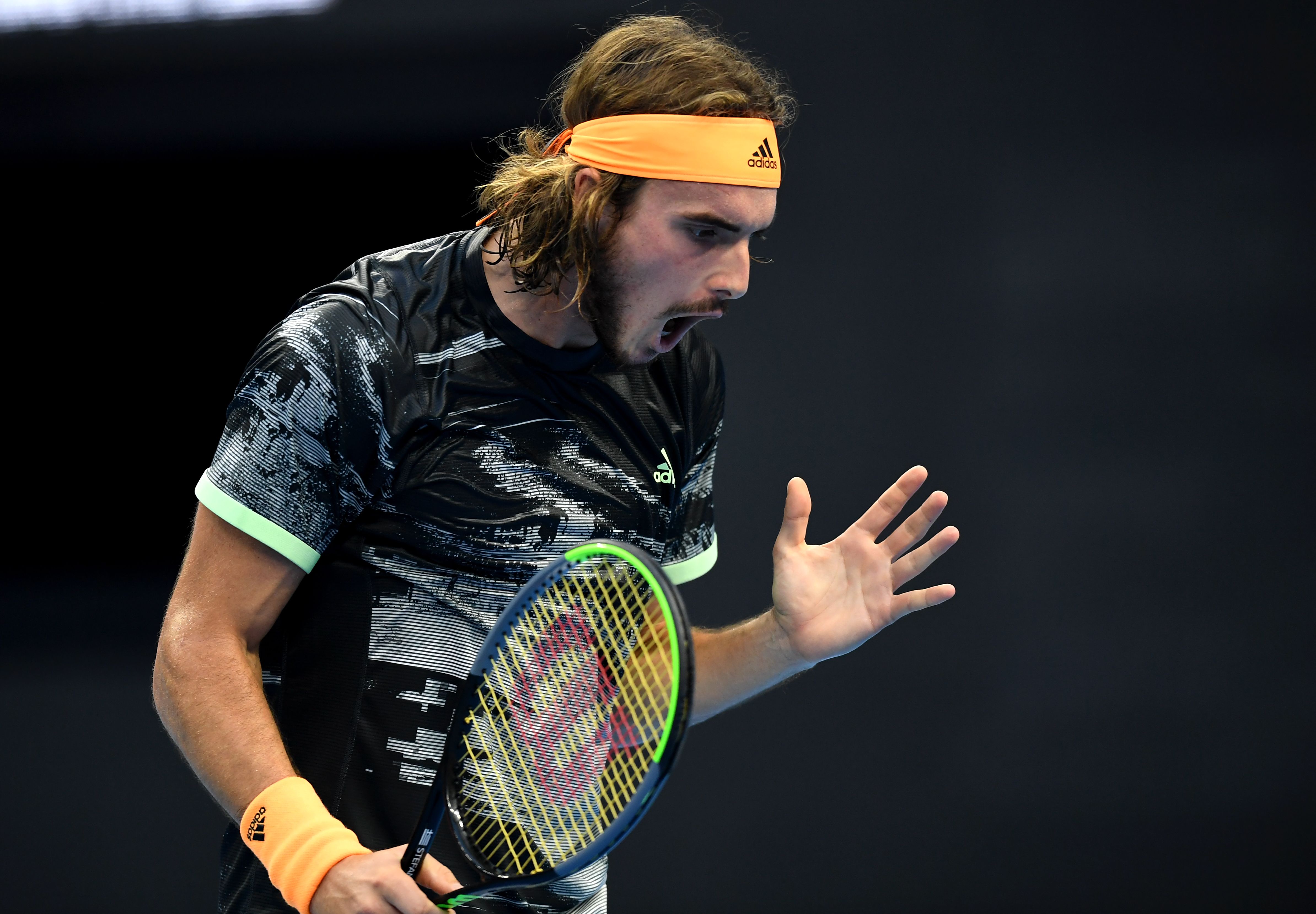 世界网球队碾压西班牙网球队,西西帕斯爆发神勇的简单介绍 世界网球队碾压西班牙网球队,西西帕斯爆发神勇的简单介绍