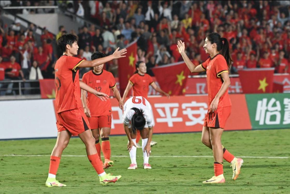 中国女足球员备战国际锦标赛,势必勇夺第一 中国女足球员备战国际锦标赛,势必勇夺第一