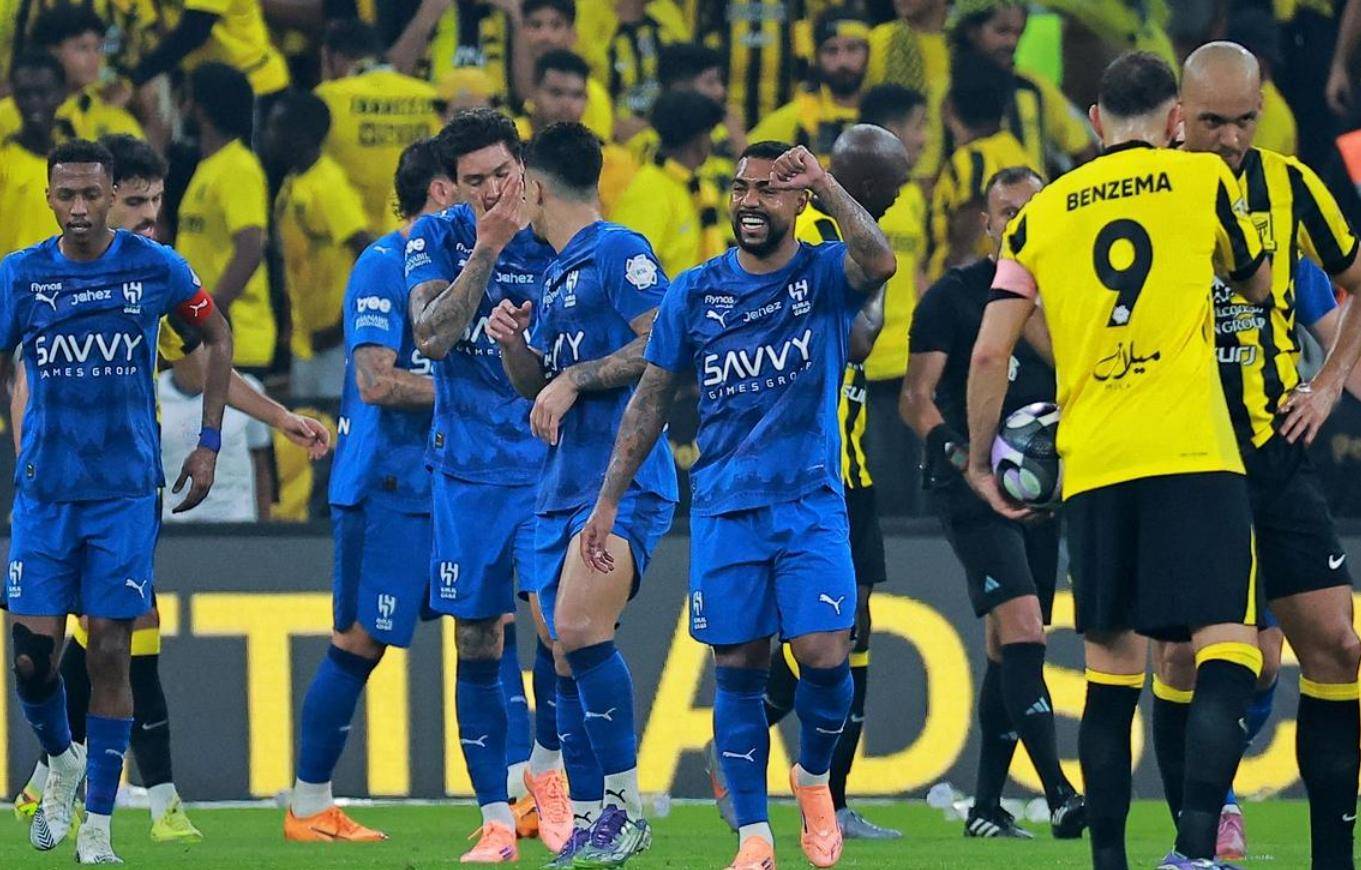 开云APP-关于曼联主场失利，卫冕冠军表现低迷的信息