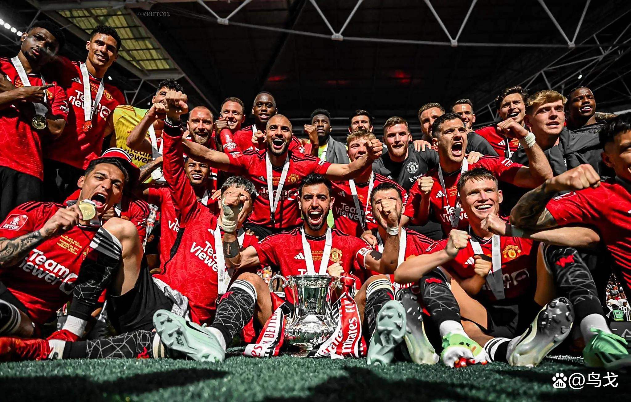 开云体育直播-曼联客场大胜圣诞球队，追赶榜首