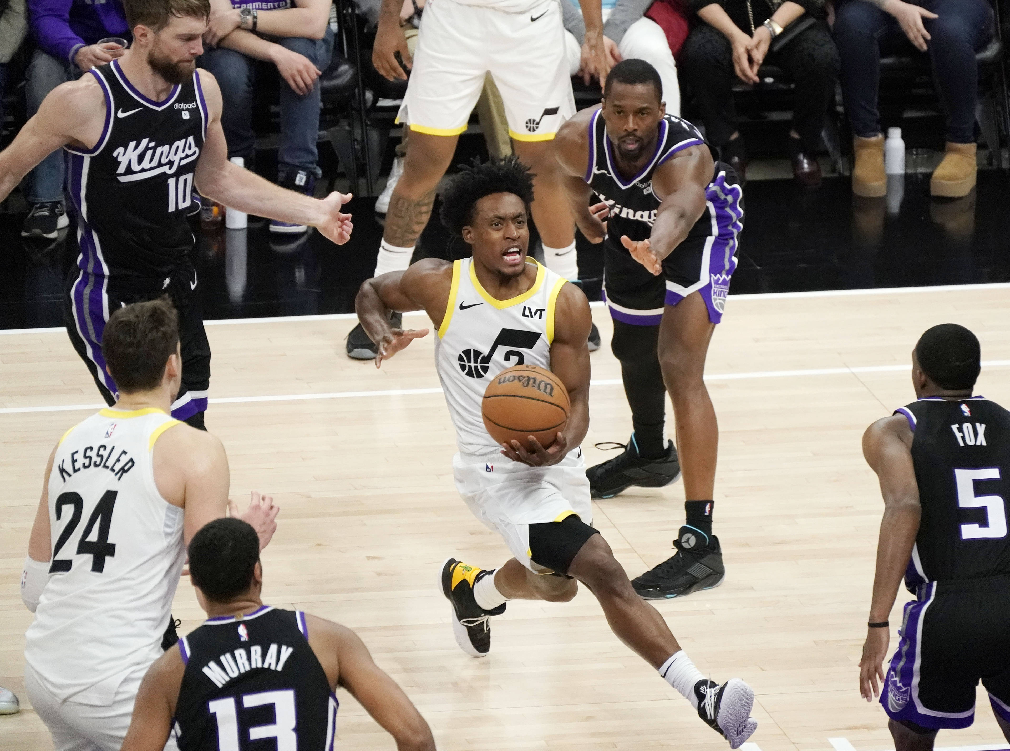 开云体育官方网站-美国篮球职业联赛新赛季拉开帷幕，球迷热情支持的简单介绍