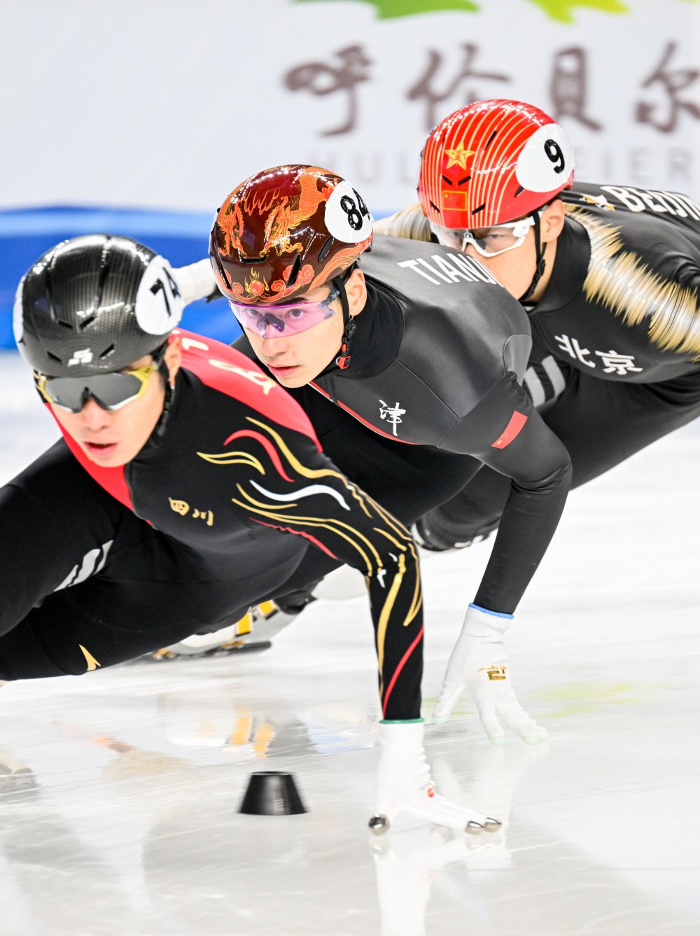 关于短道速滑遭遇挑战,奋力争夺第一的信息 关于短道速滑遭遇挑战,奋力争夺第一的信息