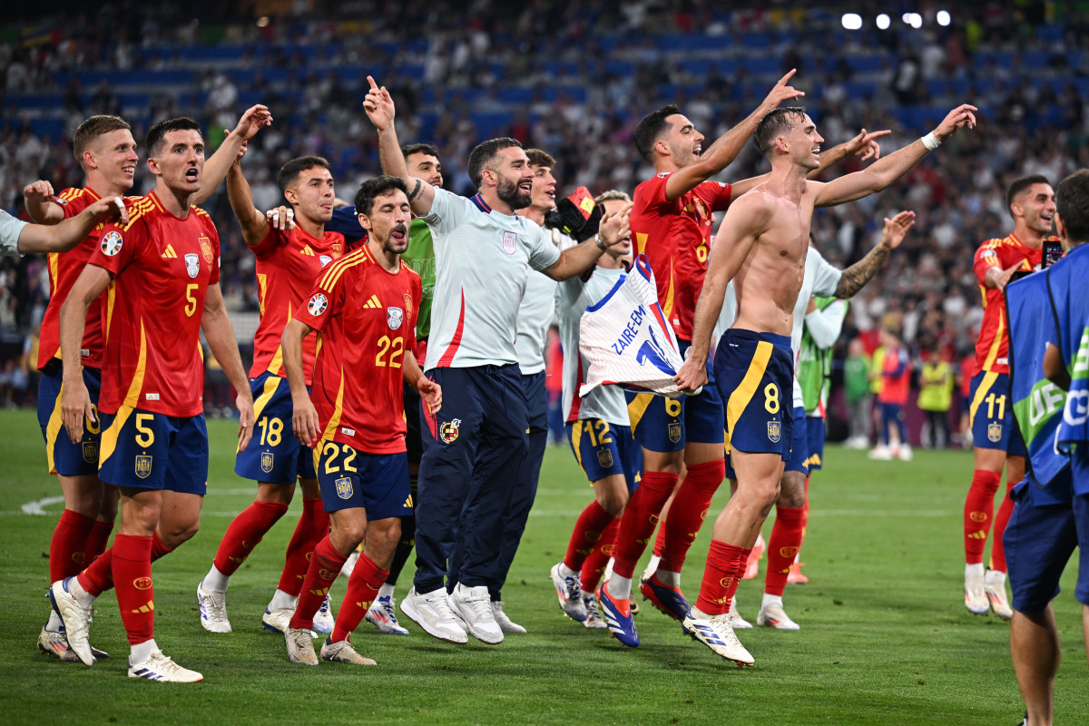 包含国际大赛热火朝天，欧洲盛事引人瞩目的词条