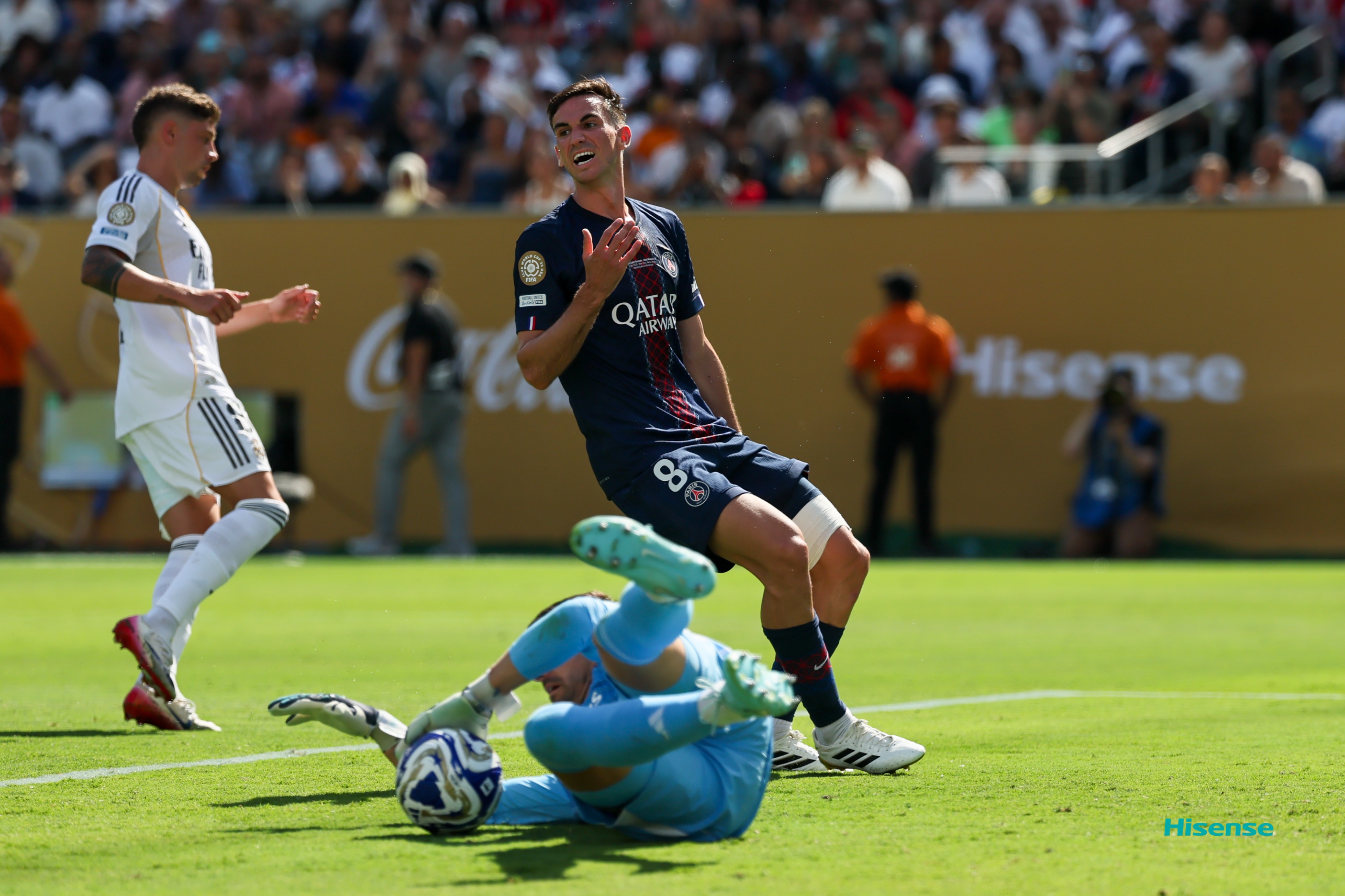 包含里昂鏖战皇马，C罗统治全场的词条