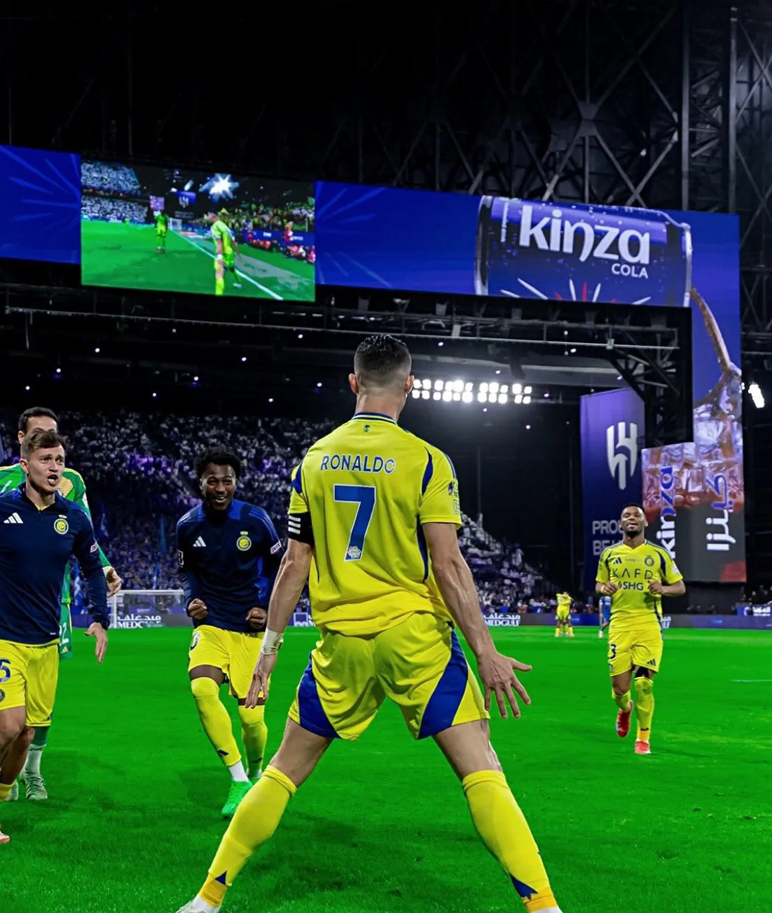 包含里昂鏖战皇马，C罗统治全场的词条