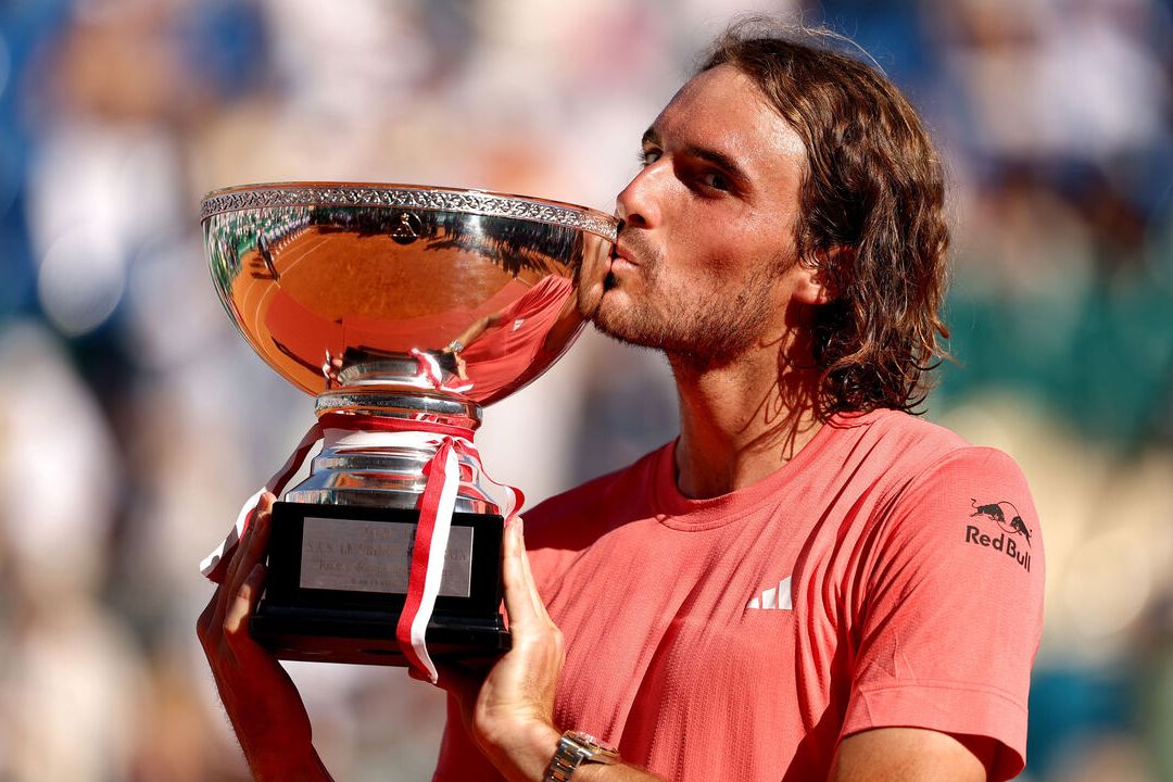 包含西班牙网球队翻盘德国网球队，西西帕斯爆发神勇的词条