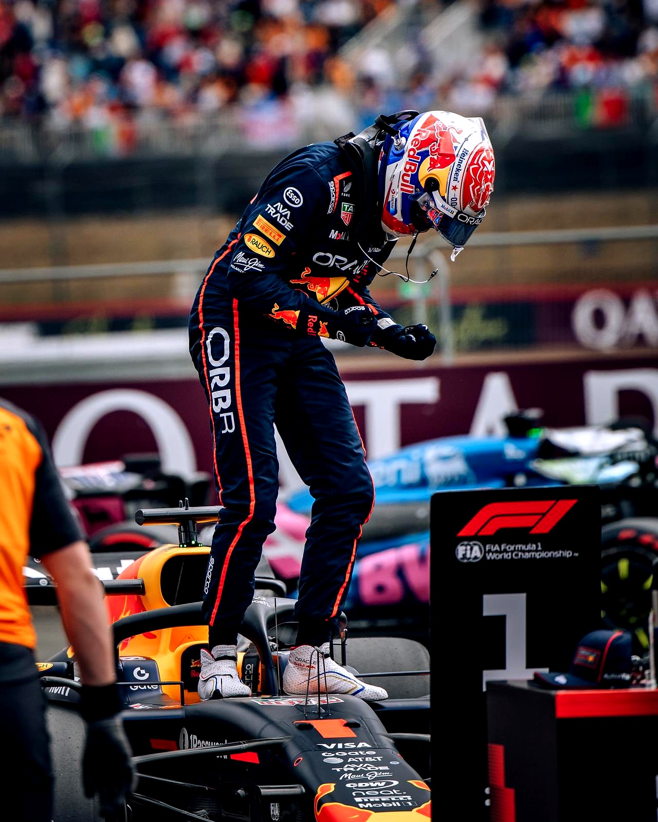 哈斯车队绝杀红牛二队，佩雷兹高光表现的简单介绍