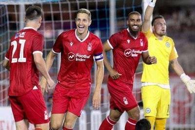 包含彼得堡联客场遭遇连败，保级压力骤增的词条