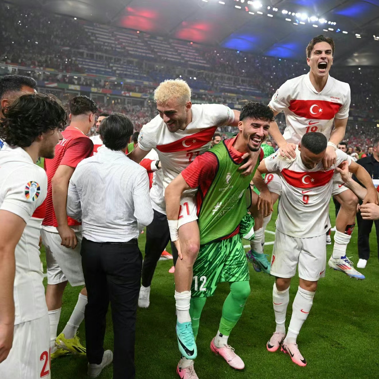 奥地利逆转俄罗斯，成功晋级欧洲杯四强的简单介绍