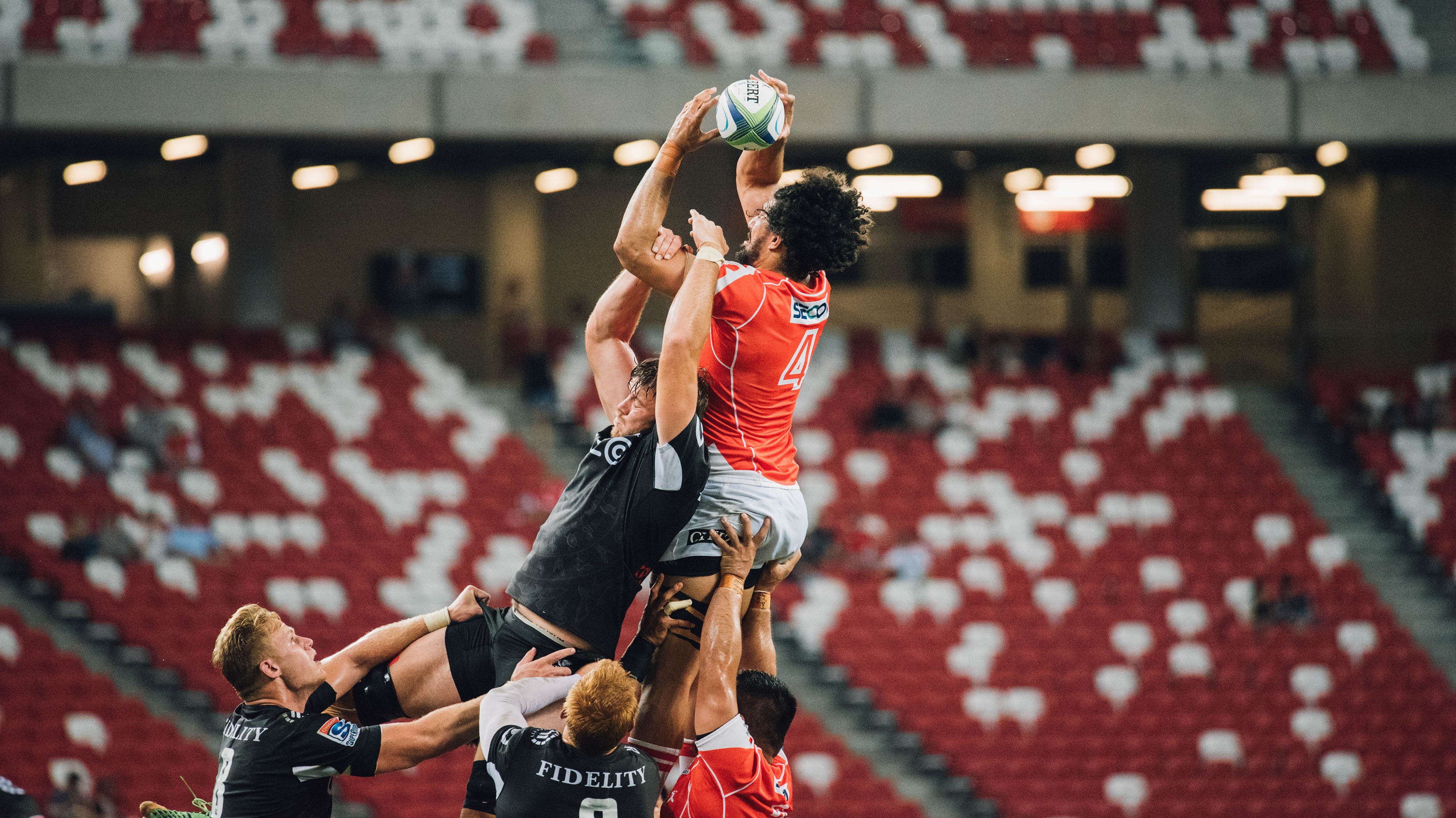 横扫与接管,当北京队遇见霍勒迪,篮球世界的平行叙事