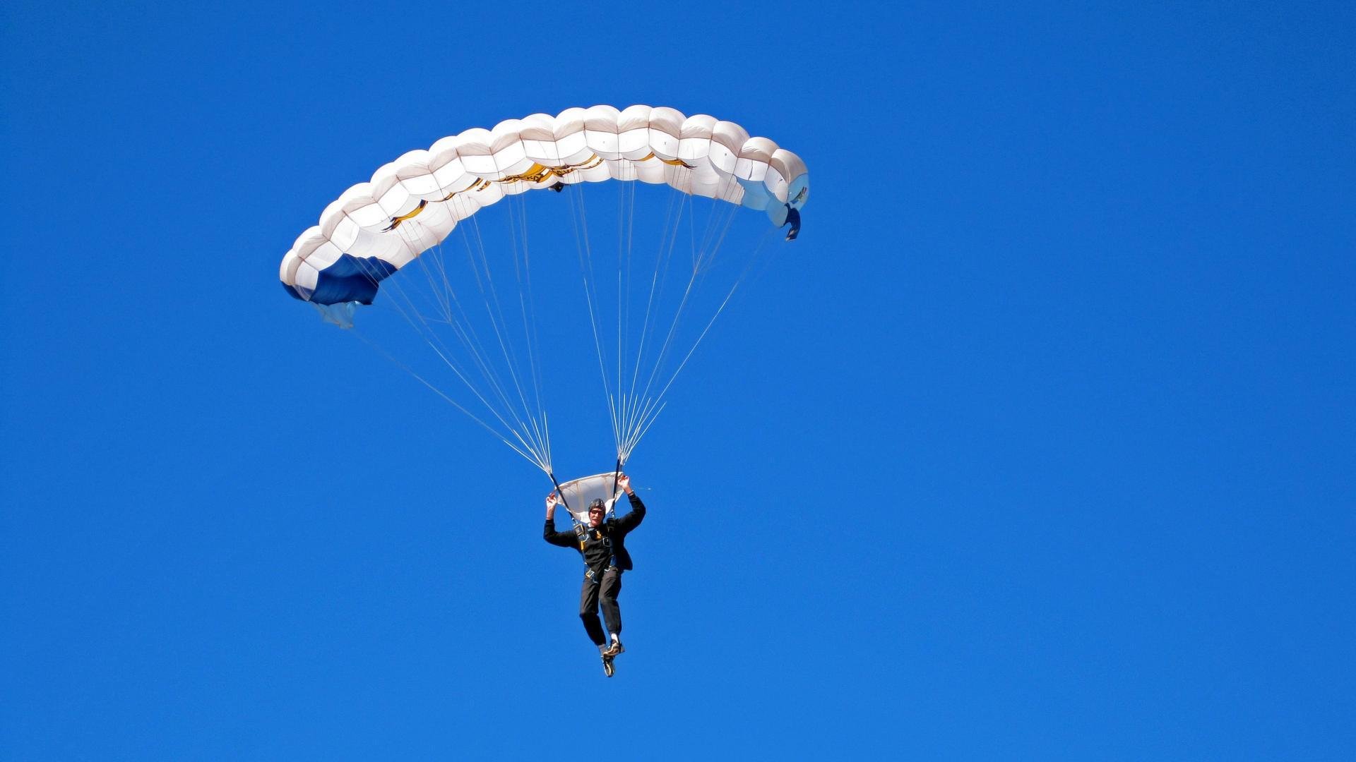南美风暴与东瀛闪电，当足球跨界点燃赛道激情