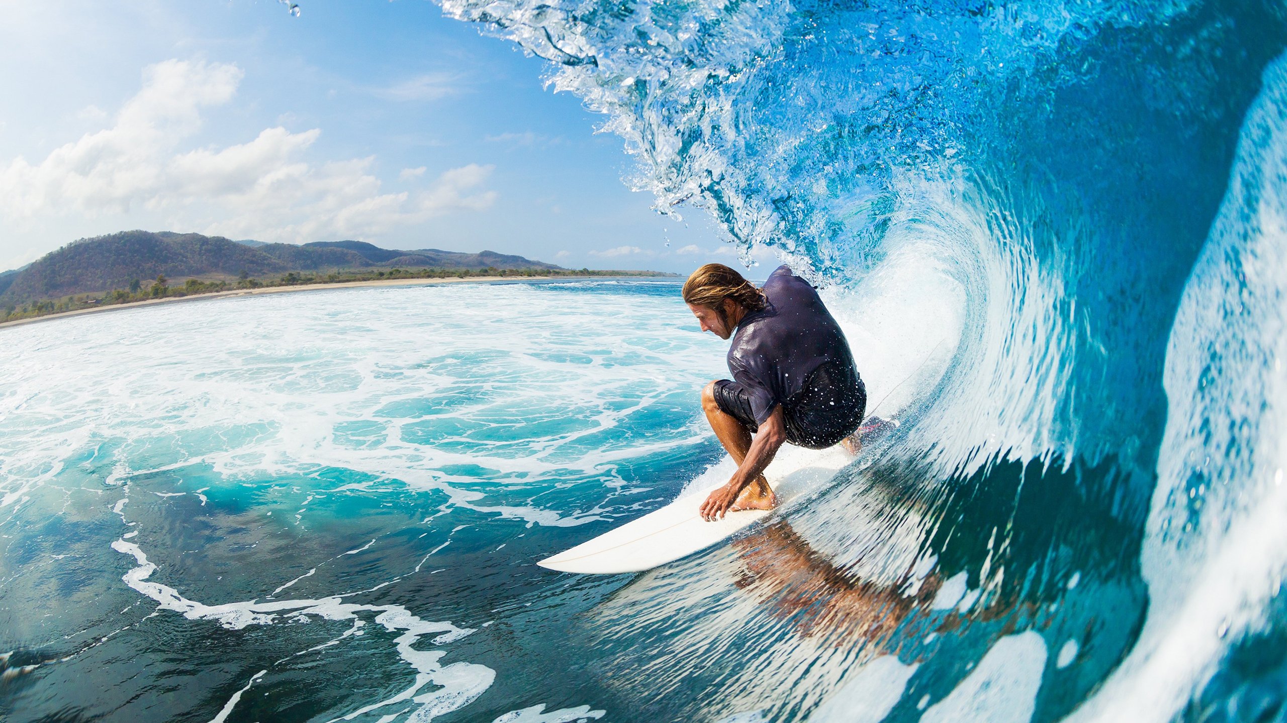 梅赛德斯绝杀法拉利，佩雷兹扛起全队，一场策略与韧性的胜利